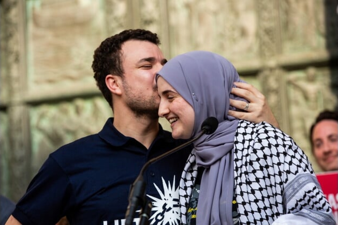 Ο ακτιβιστής Μαχμούντ Χαλίλ μηνύει τον Τραμπ για 20 εκατομμύρια δολάρια